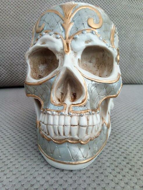 Ogromna królewska czaszka złoto srebro przepych