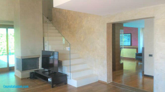 W środkowych Włoszech, w pobliżu miasta sztuki Piza nowoczes