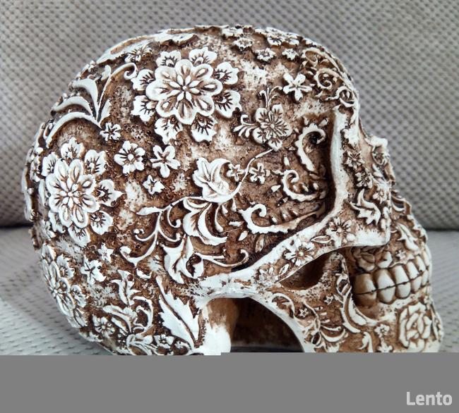 Misternie rzeźbiona duża czaszka kwiaty sweet skull