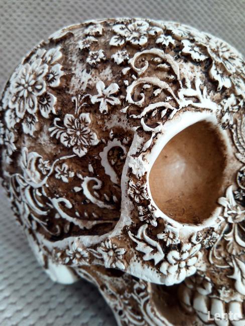 Misternie rzeźbiona duża czaszka kwiaty sweet skull