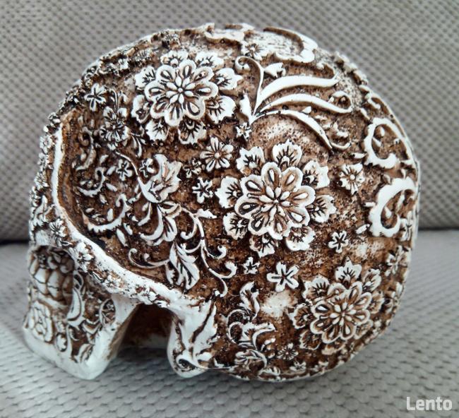 Misternie rzeźbiona duża czaszka kwiaty sweet skull