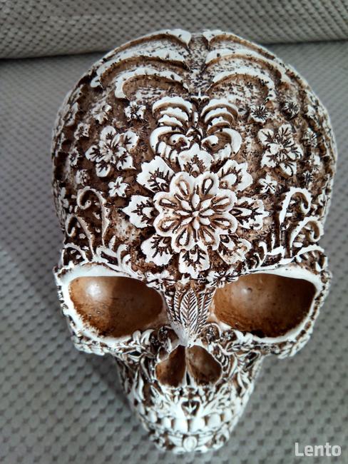 Misternie rzeźbiona duża czaszka kwiaty sweet skull