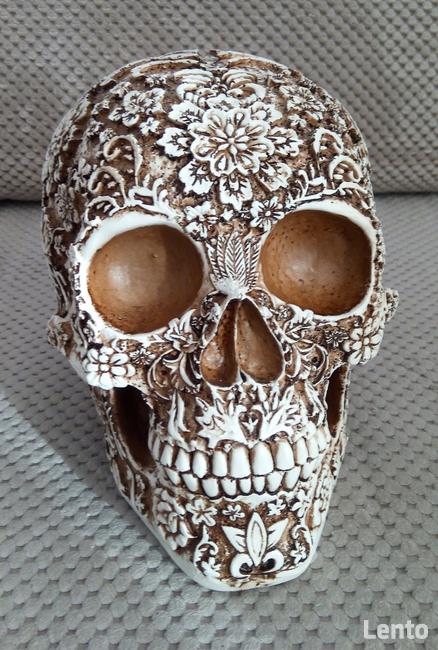 Misternie rzeźbiona duża czaszka kwiaty sweet skull