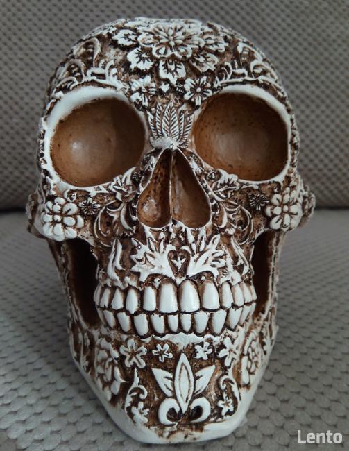 Misternie rzeźbiona duża czaszka kwiaty sweet skull