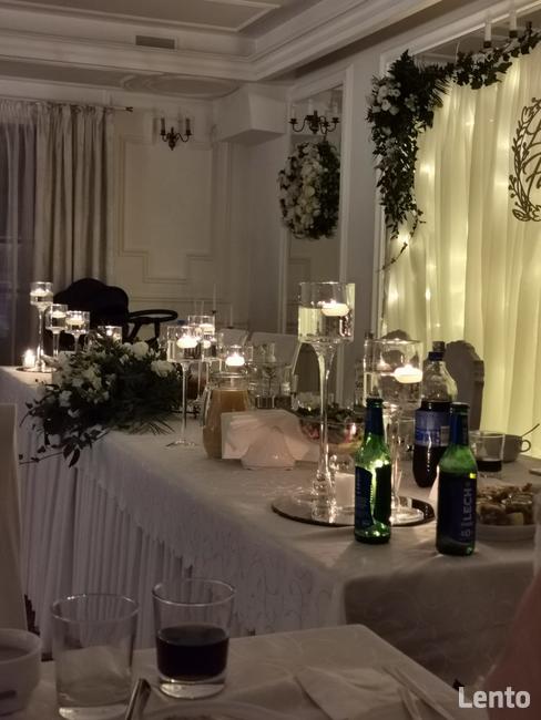 Napis LOVE, ciężki dym, oświetlenie, dekoracje wypożyczalnia