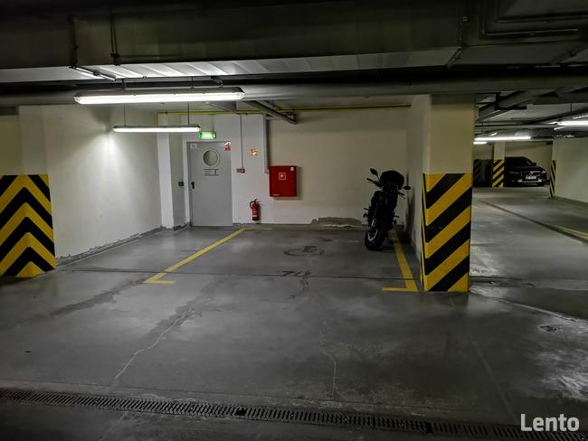 Duże miejsce postojowe garażowe garaż podziemny Gandhi 35