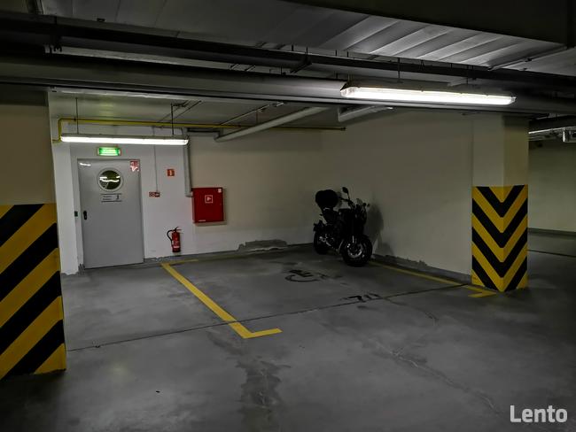 Duże miejsce postojowe garażowe garaż podziemny Gandhi 35
