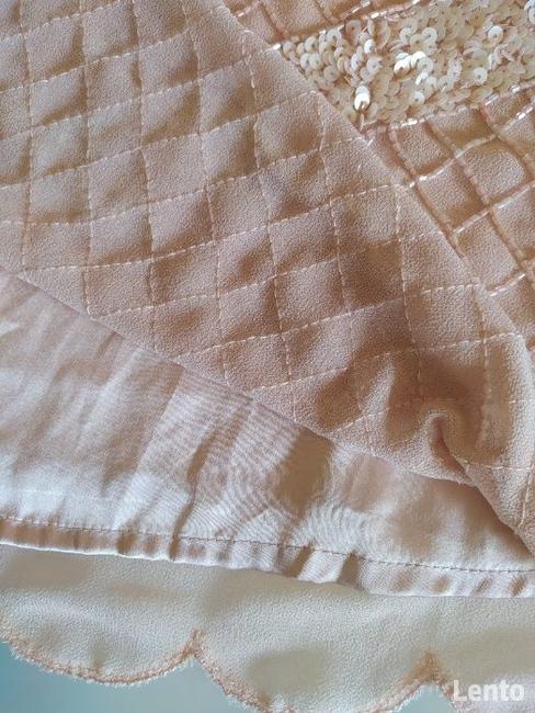 Pudrowa sukienka z cekinami i koralikami :)