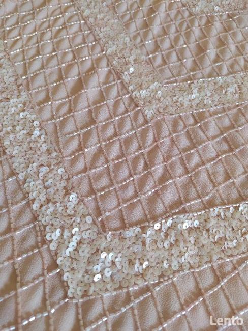 Pudrowa sukienka z cekinami i koralikami :)