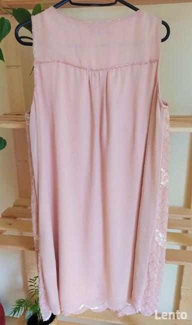 Pudrowa sukienka z cekinami i koralikami :)