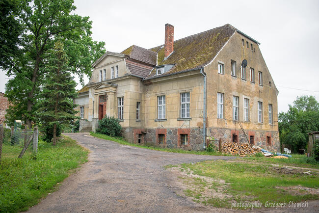 Sprzedam mieszkanie 230 m2,ogród 848 m2 ,garaż, piwnice