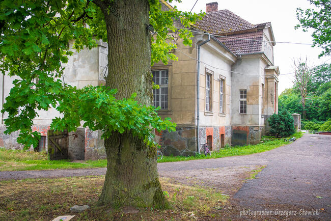 Sprzedam mieszkanie 230 m2,ogród 848 m2 ,garaż, piwnice