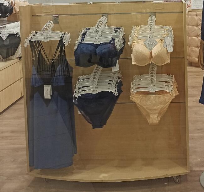 Gondole sklepowe, wieszaki na system meblowy