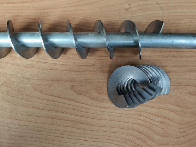 Pióra ślimaka, wały ślimakowe, zwoje żmijka wstęga spirala