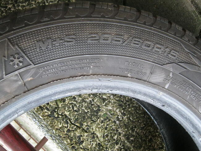 Opona zimowa Goodyear 205/60/15 91H