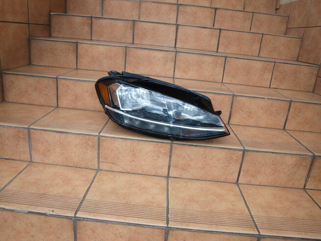VW Golf 7 lampa prawa przód (zwykła) 2017 - 2020r
