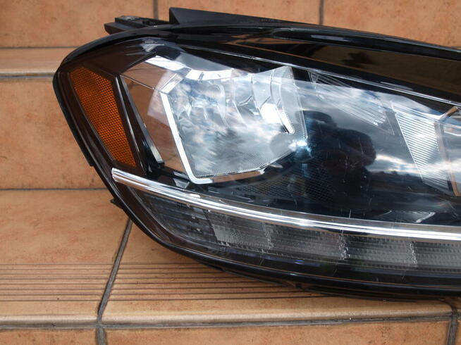 VW Golf 7 lampa prawa przód (zwykła) 2017 - 2020r