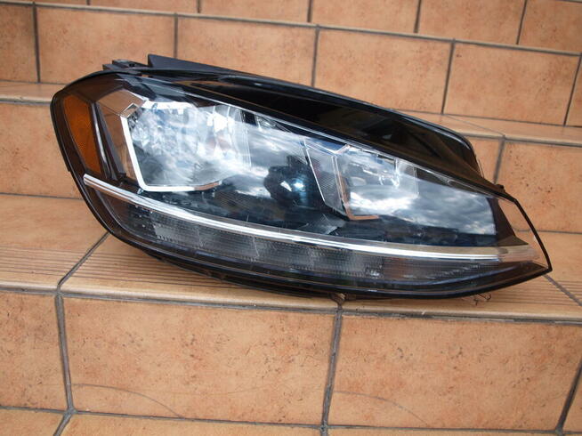 VW Golf 7 lampa prawa przód (zwykła) 2017 - 2020r