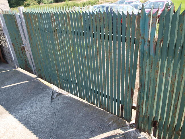 Brama wjazdowa dwu skrzydłowa 4,70m + furtka 1m