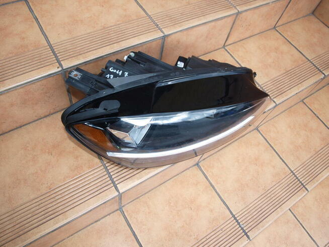 VW Golf 7 lampa prawa przód (zwykła) 2017 - 2020r