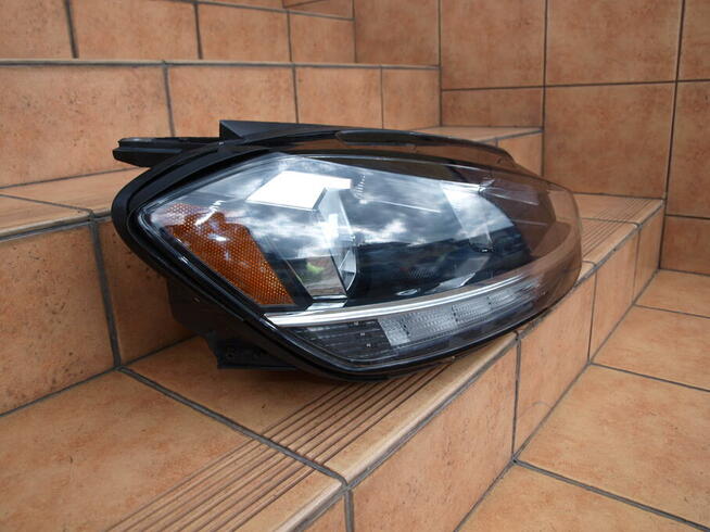 VW Golf 7 lampa prawa przód (zwykła) 2017 - 2020r