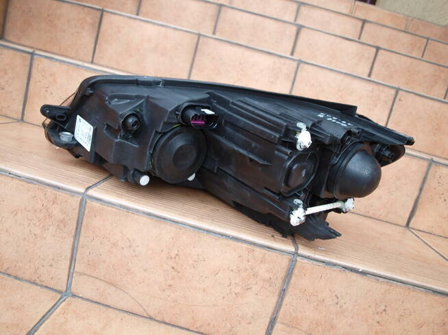 VW Golf 7 lampa prawa przód (zwykła) 2017 - 2020r