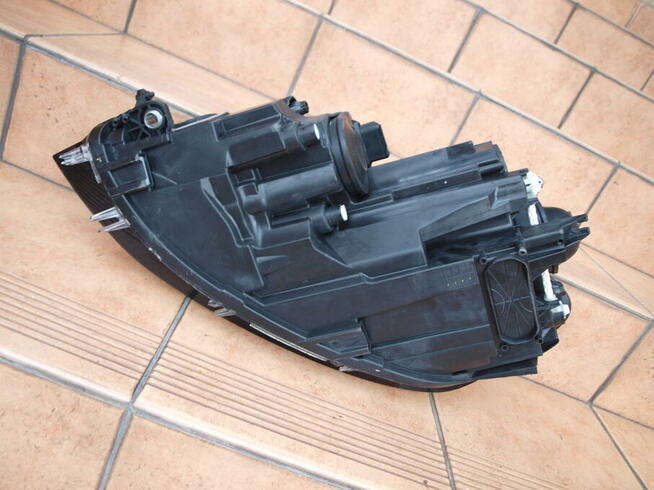 VW Golf 7 lampa prawa przód (zwykła) 2017 - 2020r