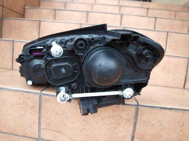 VW Golf 7 lampa prawa przód (zwykła) 2017 - 2020r