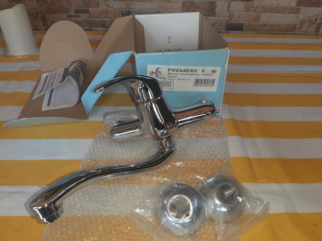 Premiere ll Bateria umywalkowa scienna chrom