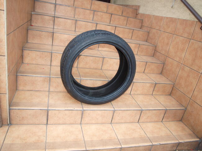 Opona 255 / 35 / 20 Pirelli (1 sztuka)