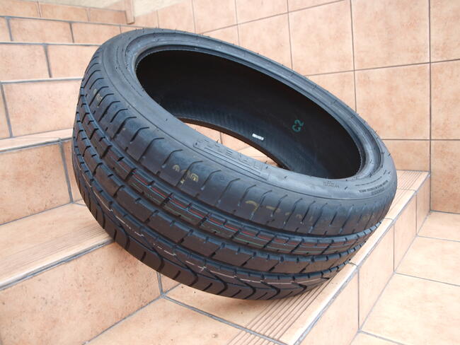 Opona 255 / 35 / 20 Pirelli (1 sztuka)