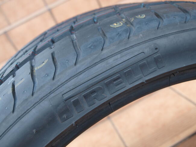 Opona 255 / 35 / 20 Pirelli (1 sztuka)