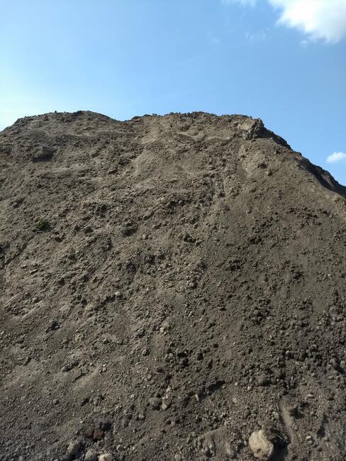 Ziemia ogrodowa przesiewana, czarnoziem, torf, humus, mada