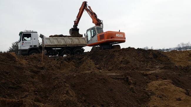 Ziemia ogrodowa przesiewana, czarnoziem, torf, humus, mada