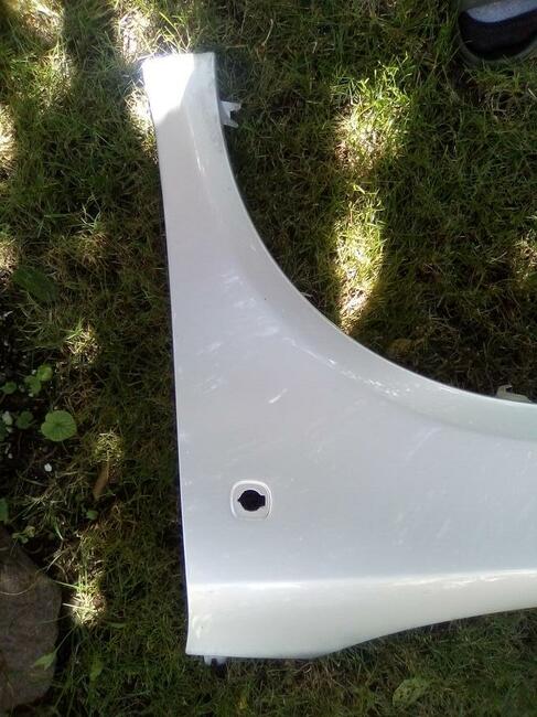 Błotnik przedni lewy Skoda Fabia 2