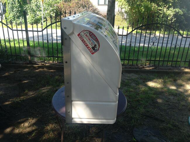 Kufer , skrzynka na butle