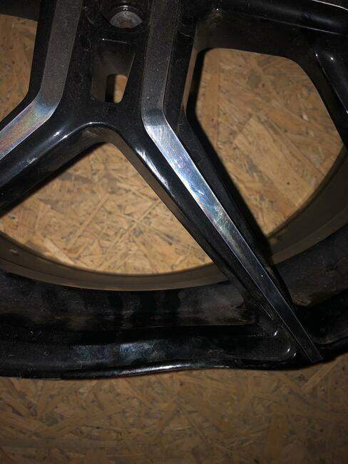 FELGI KOMPLET 20 5x120 BMW Aluminium-2 felgi uszkodzone