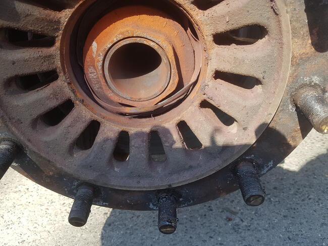 MOBILNA NAPRAWA I REGENERACJA GWINTÓW CZOPÓW OSI SAF SCHMITZ