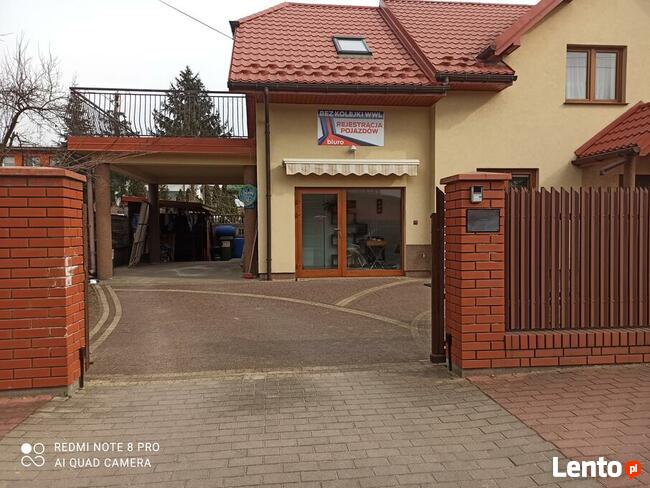 Usługi rejestracji pojazdów oferuje firma Bez Kolejki WWL