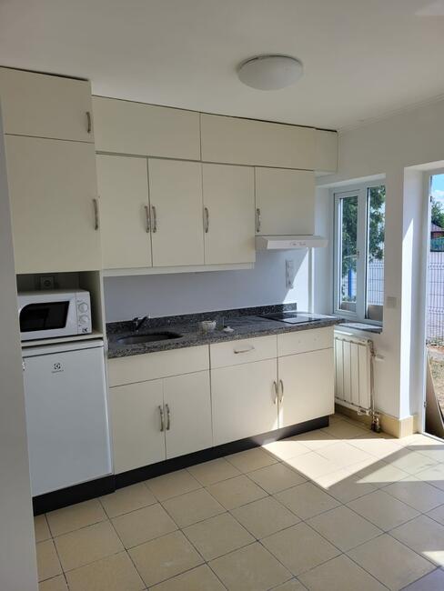 Kontenery mieszkalne, biurowe i pracownicze z wyposażeniem