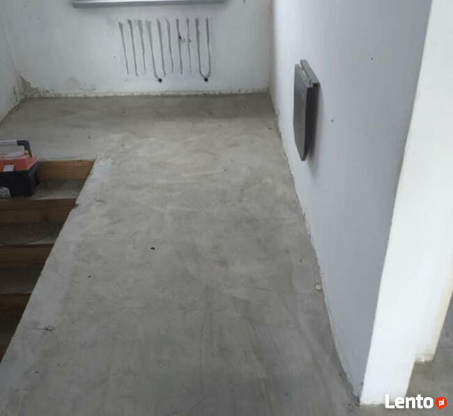 Usuwanie subitu lepiku smoły z pod parkietu