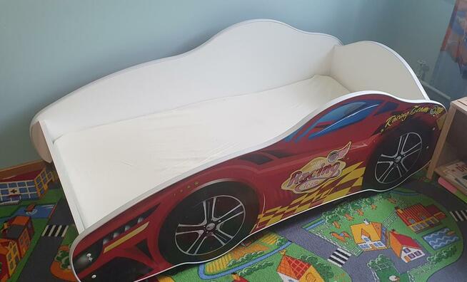 Sprzedam łóżko dziecięce w kształcie auta
