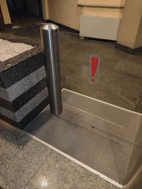 Bramka uchylna wejściowa tripod