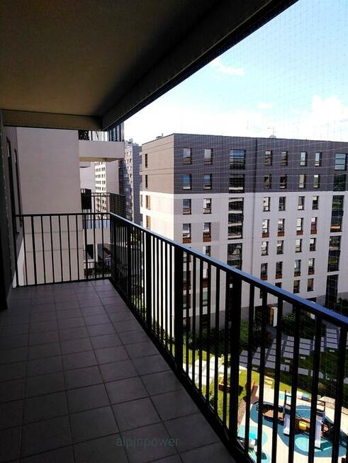 Montaż siatki dla kota na balkon preciw ptakóm na gołębie