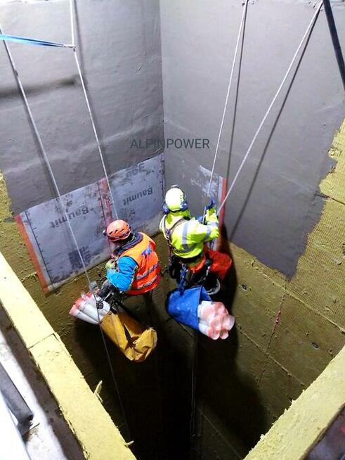 Prace wysokościowe Usługi Alpinistyczne Alpinista