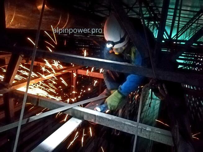 Prace wysokościowe Usługi Alpinistyczne Alpinista