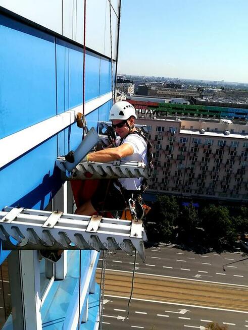 Prace wysokościowe Usługi Alpinistyczne Alpinista