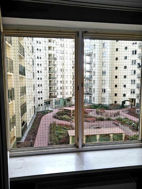 Montaż siatki dla kota na balkon preciw ptakóm na gołębie