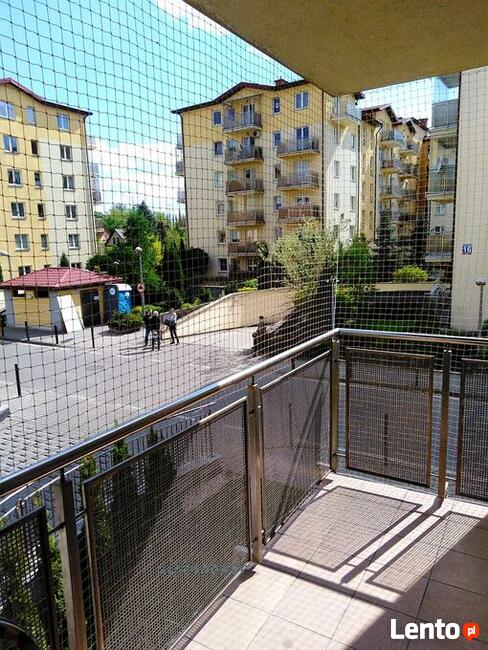 Montaż siatki na balkon dla kota przeciw ptakóm na gołębie