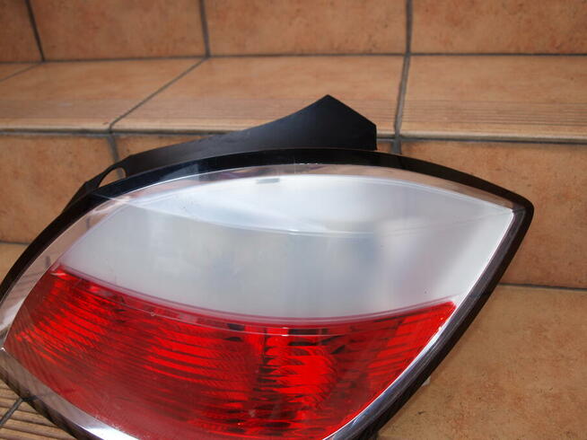 Opel Astra H lampa prawa tył 2004 - 2008r (europa)